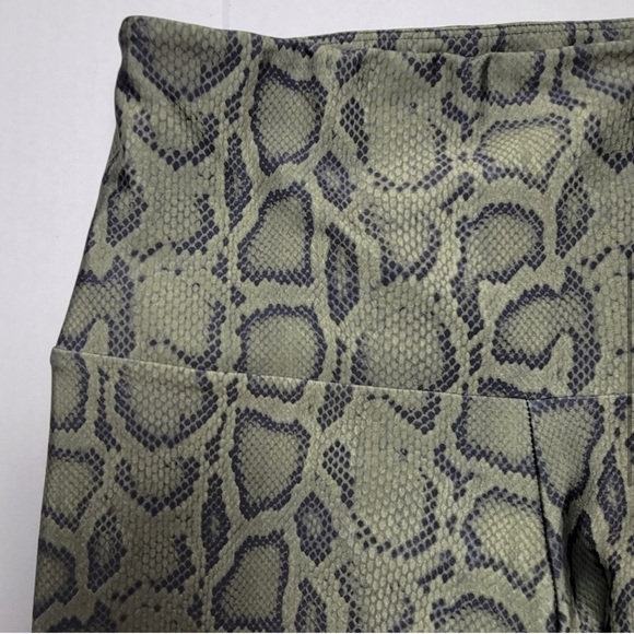 FREE PEOPLE ONZIE COLLAB BELLBOTTOMS - Picture 6 of 6